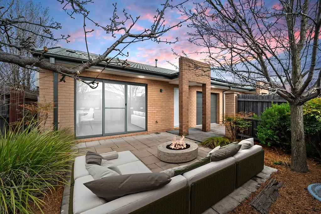 Macgregor 2房  Updated Single Level Townhouse