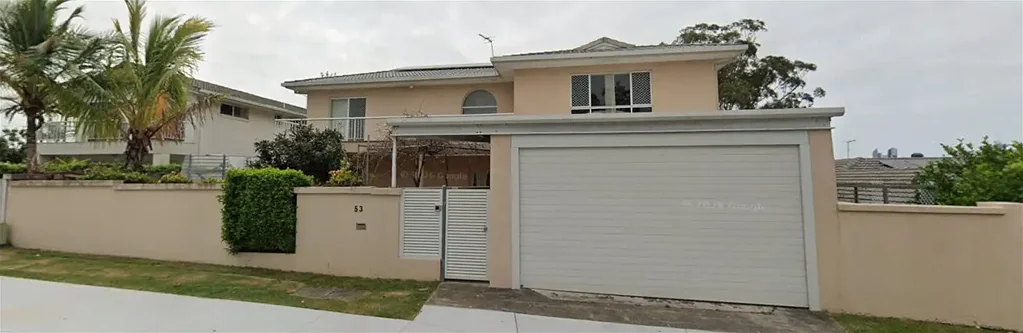 Southport 5 Bedroom Generous sized family home located on an elevated block close to Ashmore, Southport and Bundall