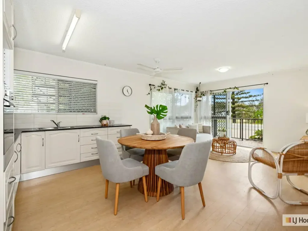 Beachfront 2-Bedroom Unit - Directly Opposite Kingscliff Bea