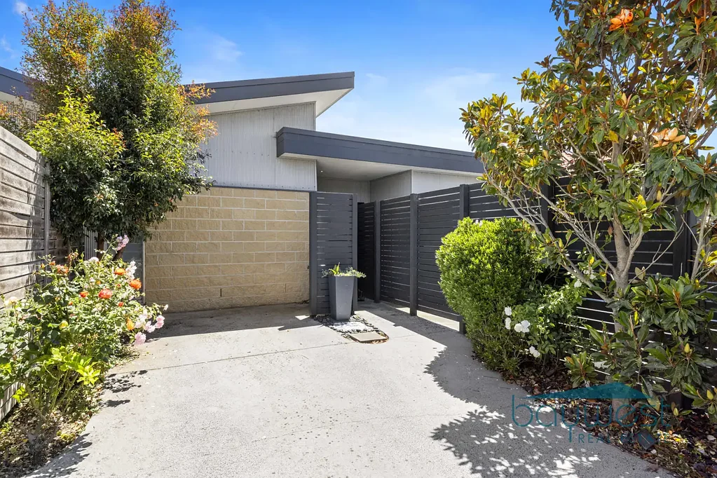 2/8 Albert Street, Hastings, VIC 3915
