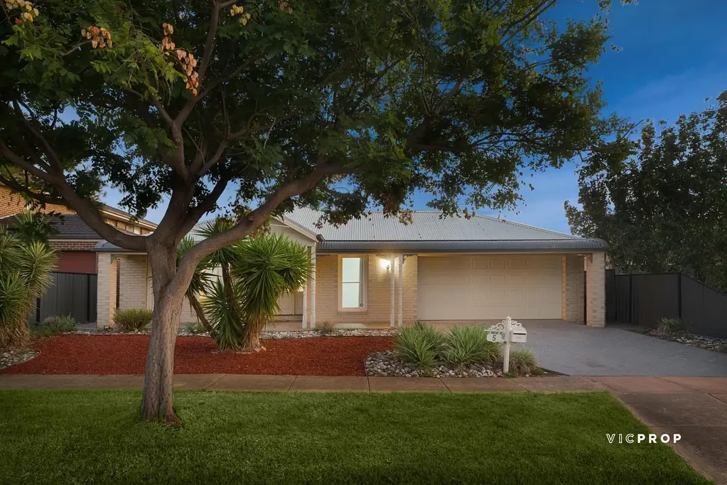 5 Dargy Amble, Point Cook, VIC 3030