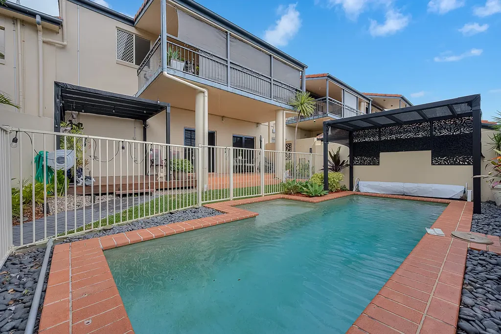 Scarborough 3房 历史、私密与海岸优雅的罕见融合 A Rare Blend of History, Privacy & Coastal Elegance