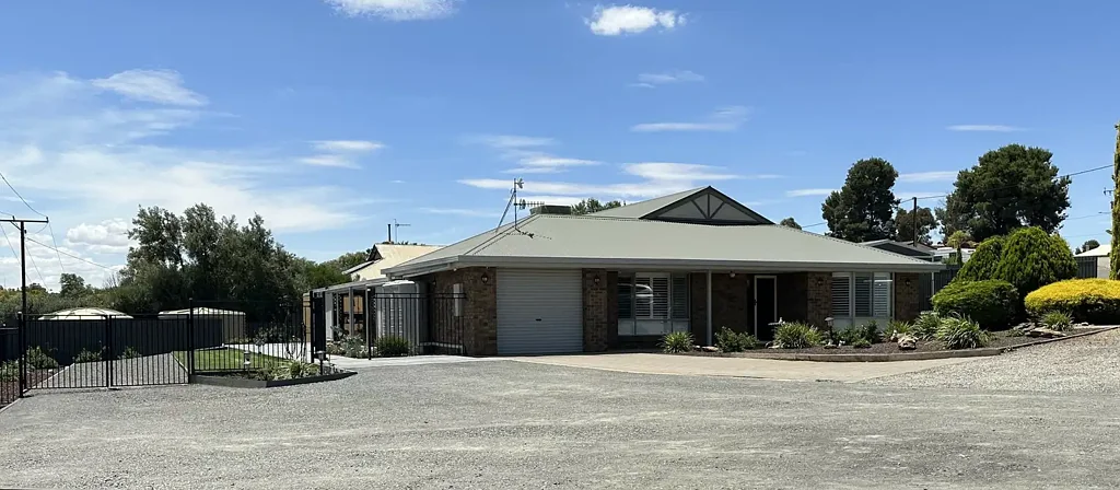 Burra 4 Bedroom MODERN HOME WITH AMAZING VIEWS