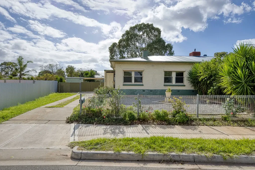 Family Living with Rumpus Room, Outdoor Entertaining & Multiple Sheds