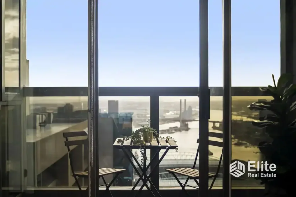 Melbourne 2房 高空水景 + 设计师之家 – 4608, 无与伦比，一览无余 Sky-High Water Views + Designer’s Home – 4608, Unmatched & Unobstructed