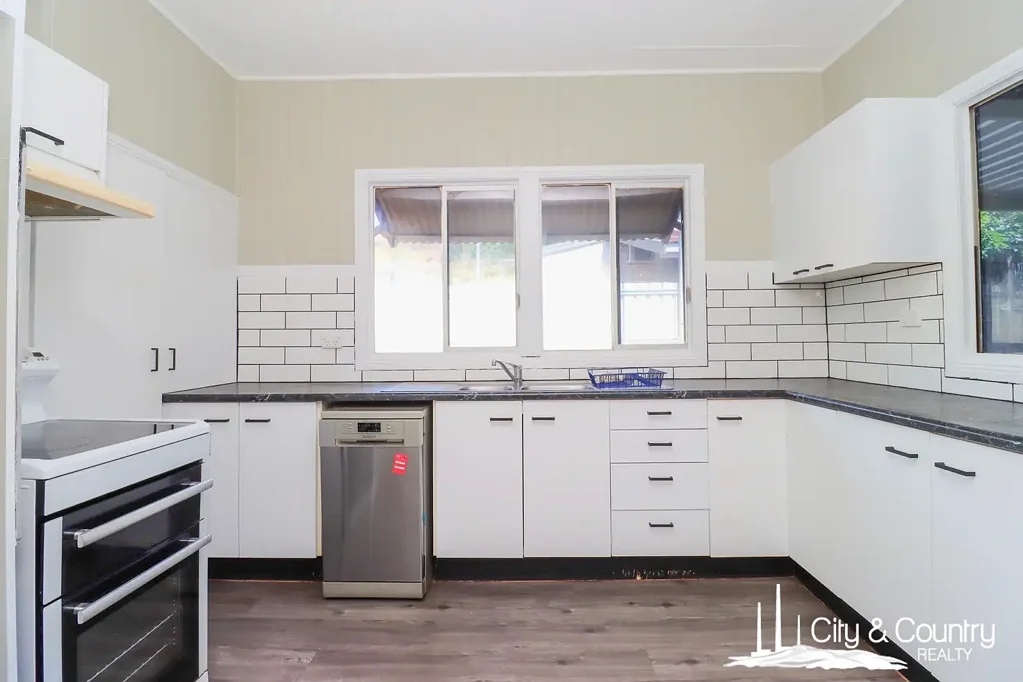 Mount Isa 3 Bedroom Spacious Family Living with Sheds, Space & Convenience!