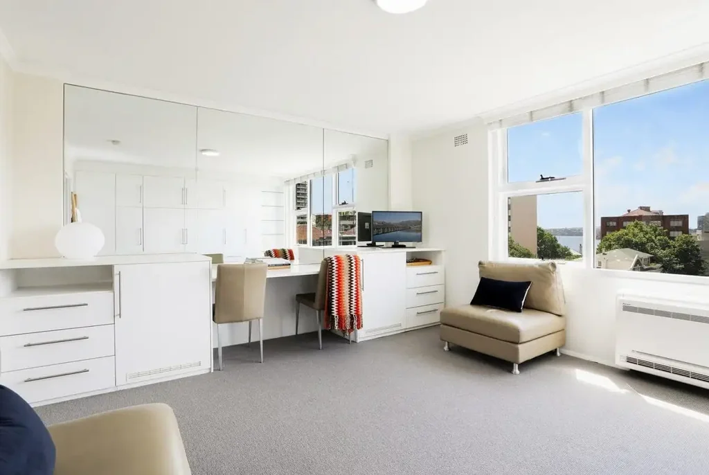 Executive studio in a coveted cul-de-sac