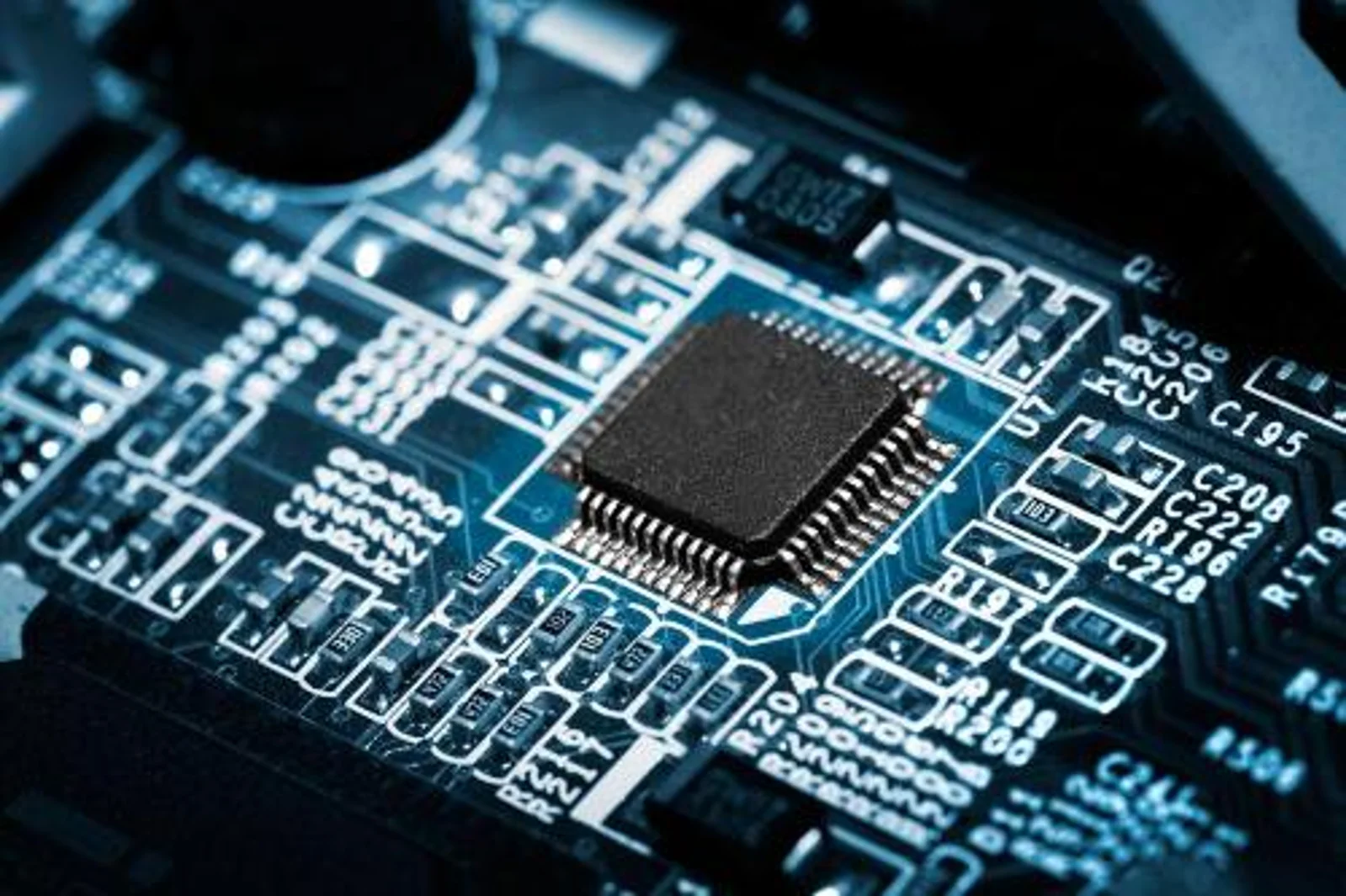 为了跟苹果赛跑 5G，华为又加码了一枚新芯片