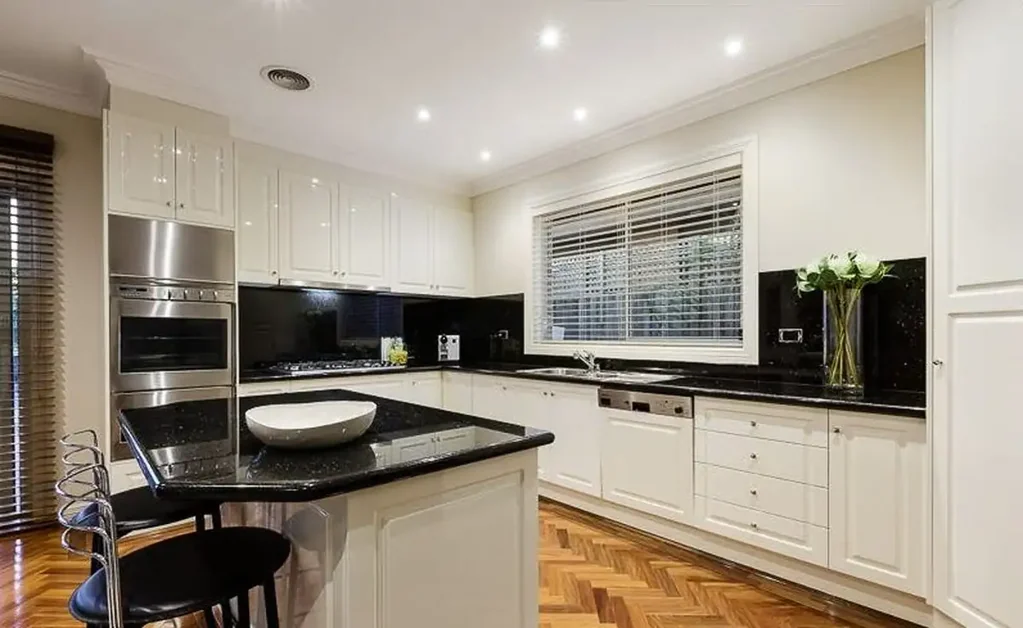 FAMILY LIVING IN A PRIME LOCATION - CAULFIELD SOUTH PRIMARY ZONE!