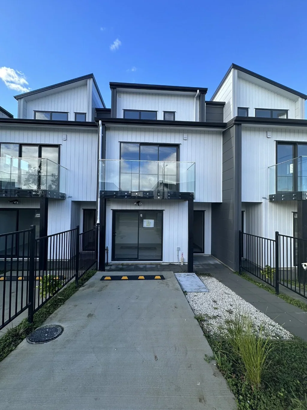 Discover the perfect blend of comfort and convenience in this modern townhouse in westgate.