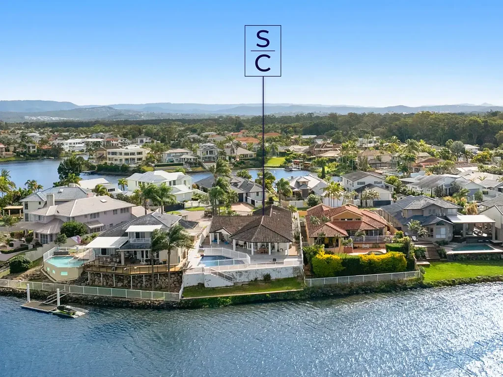 Clear Island Waters 5房  Spacious Single-Storey Waterfront Living on a HUGE East-Facing 1000m2 block