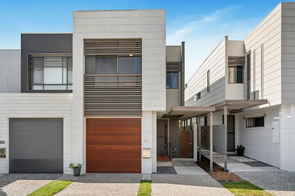 Robina 3ห้องนอน Elegant Terrace Living in Prime Robina Location