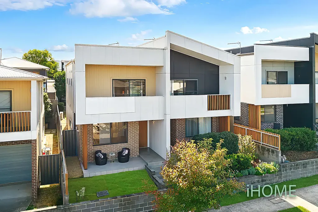Schofields 3ห้องนอน Stunning upgraded 3-Bedroom Home in Prime Stockland Community – Tranquil and Walk to Park