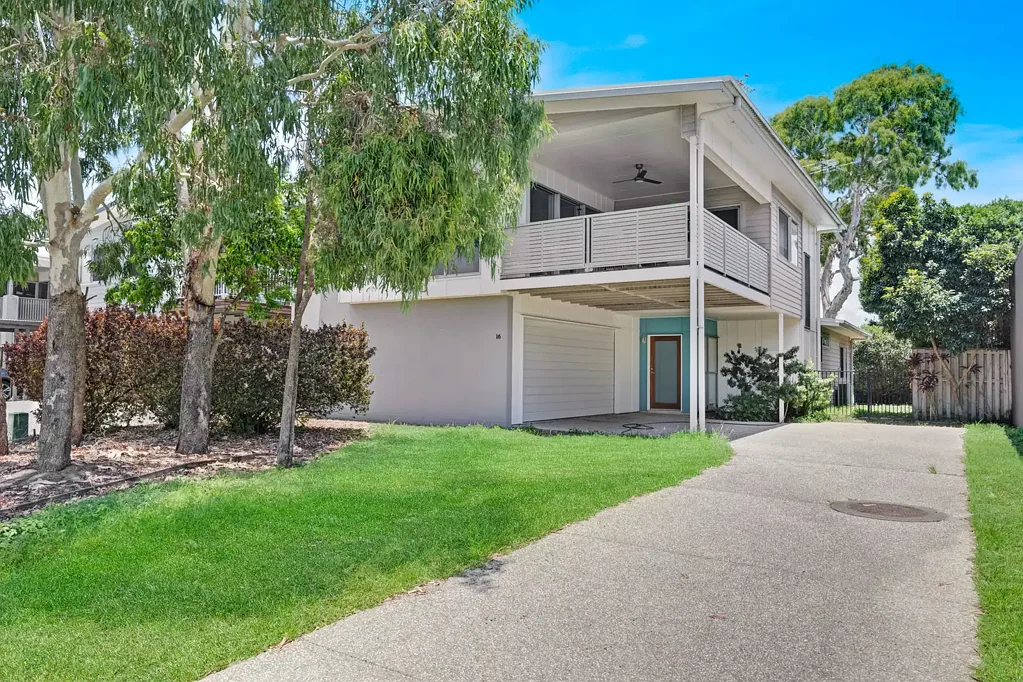 East Mackay 4 Slaapkamer Practical Coastal Living with Room for the Whole Family!