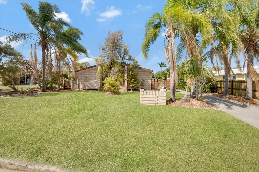 15 Carinya Drive, Clinton, QLD 4680