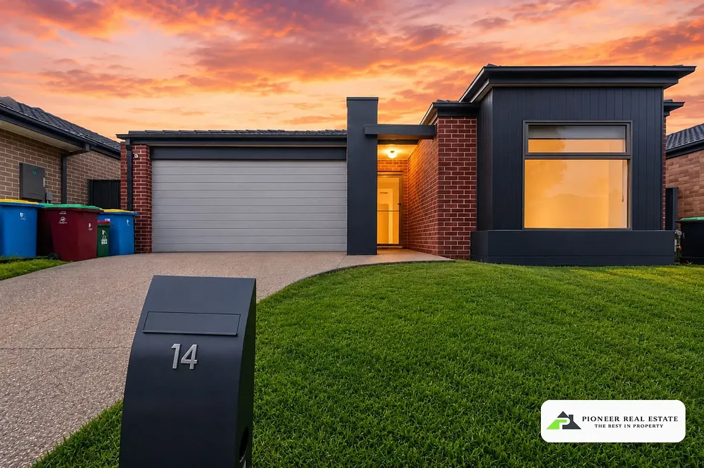 Cranbourne North 4ห้องนอน Spacious Family Living in the Prestigious EVE Estate!!