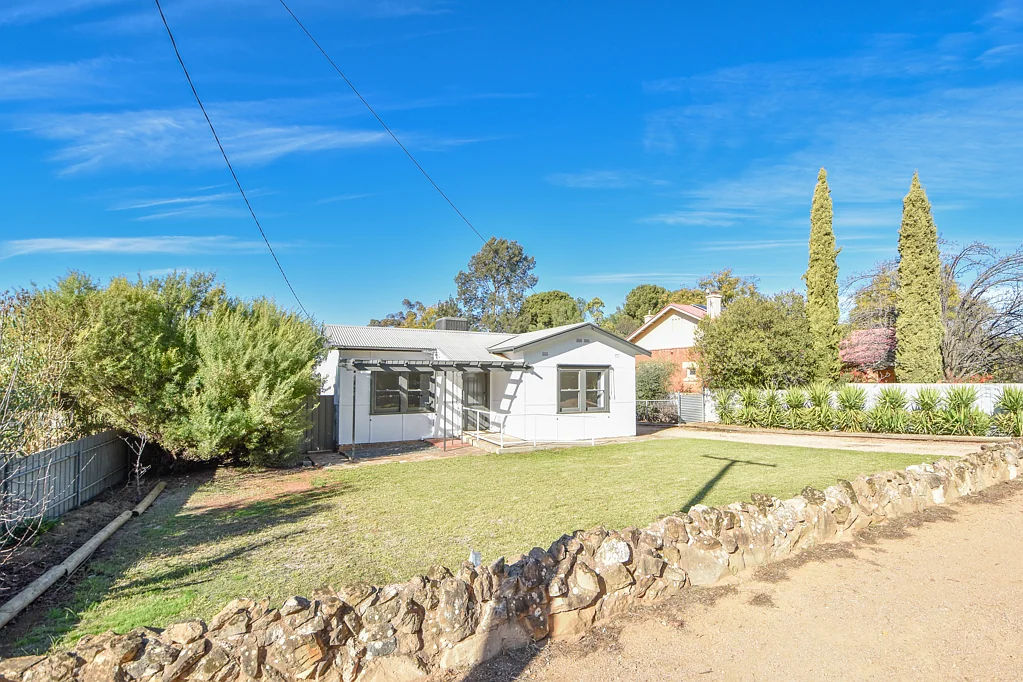 27 West Tce, Gladstone, SA 5473