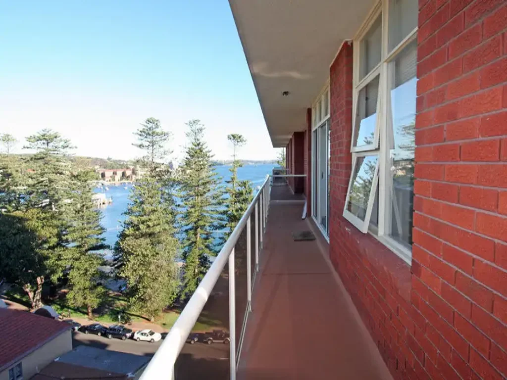 Bright Apartment with Ocean Views in the Heart of Manly