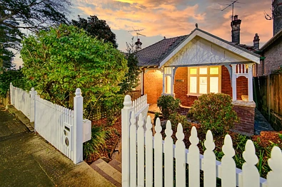 Mosman 3 Slaapkamer Charming Semi, Single Level Living OPEN SAT 10AM- 10:30AM