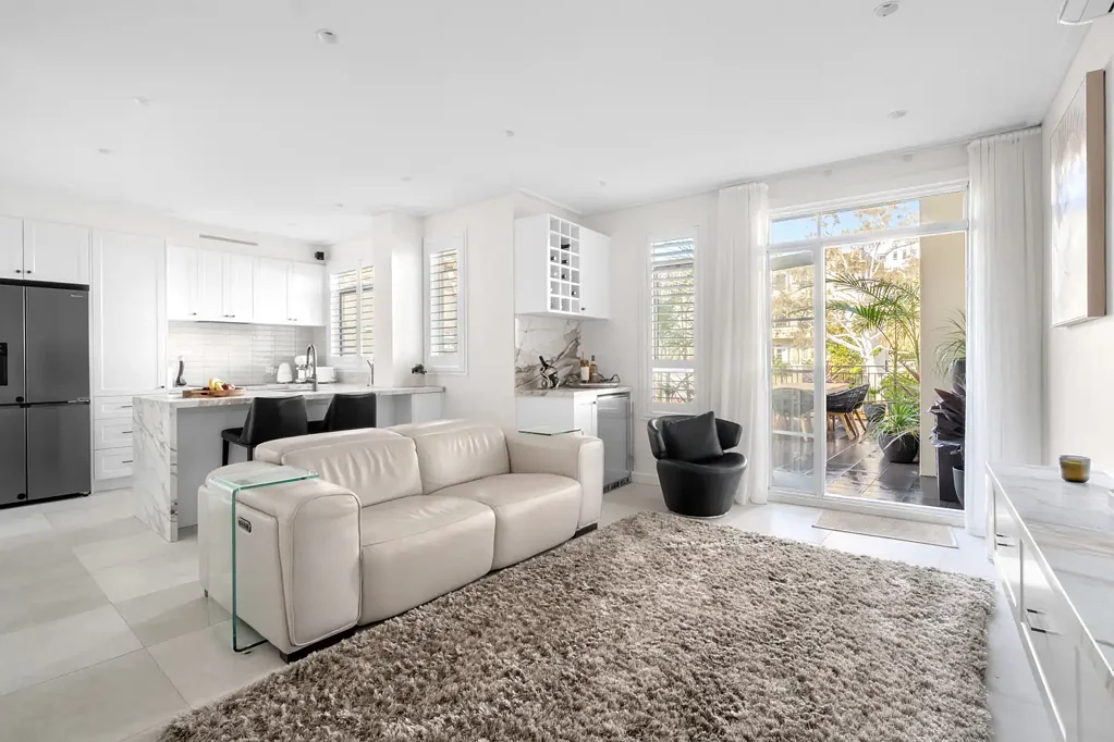 Polished, Contemporary, Fully Furnished ‘Becton’ Apartment