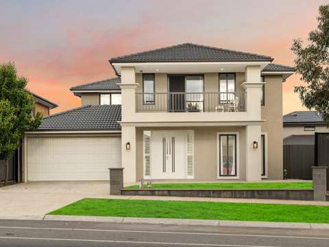 Craigieburn 4 Bedroom Luxury Living at Its Finest - 88 Highlander Drive, Craigieburn