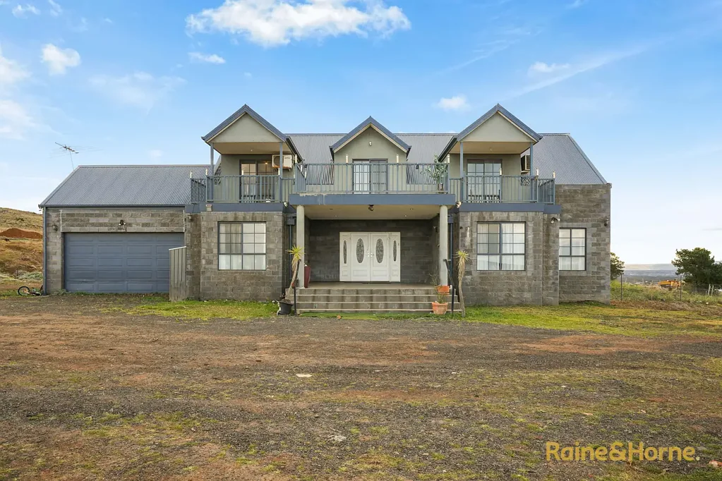 Mount Cottrell 25 ACRES WITH TWO MASSIVE HOMES | 360° BEST CITY VIEW IN ENTIRE MOUNT COTTTRELL | 750M TO ROCKBANK SOUTH PSP (UGZ) | SEALED ROAD