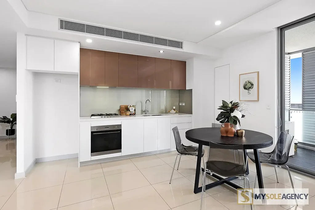 Ultra-Convenient Apartment Opposite Top Ryde Shopping Centre