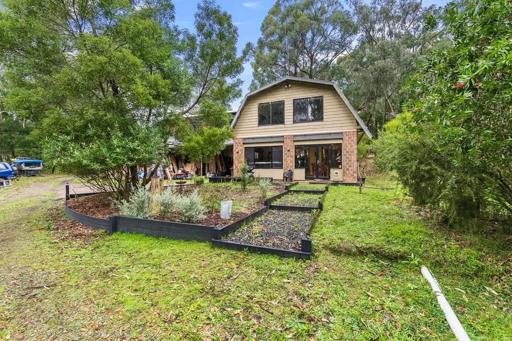 Jeeralang Junction 4 Bedroom Serenity, Space & Comfort