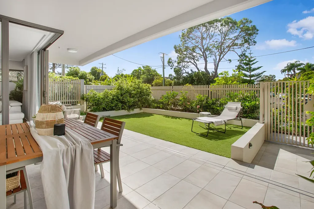 Maroochydore 3房  Ground Floor Luxury, North-East Aspect & Exceptional Value in the Heart of Cotton Tree