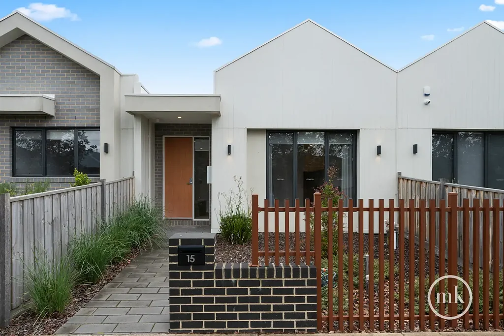 Strikingly Stylish Low-Maintenance Living