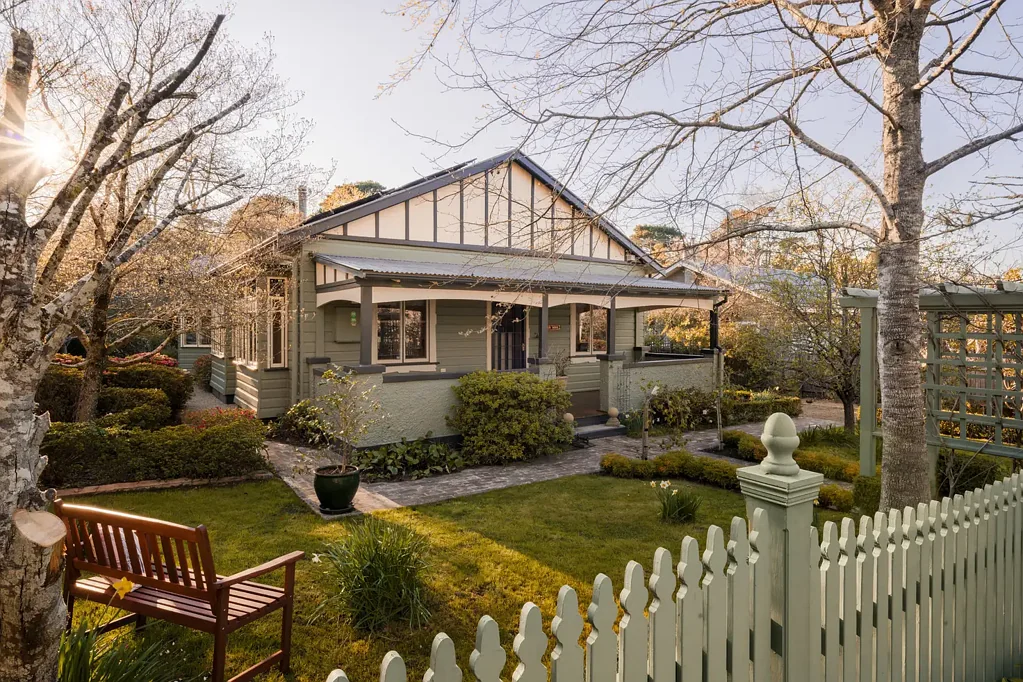 Blackheath 3બેડરૂમ Silver Mist - A Character-Filled and Beautifully Transformed 1920s Cottage