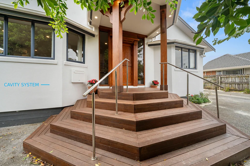 Papatoetoe 5房 20年来首次上市！建筑杰作，兼具空间感与舒适性，紧邻学校/交通枢纽/机场！ VENDOR NEEDS TO CASH OUT!