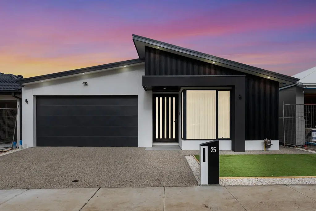 25 Zaatar Street, Mickleham, VIC 3064