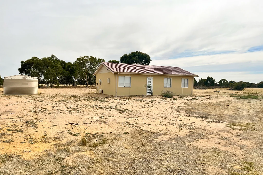 Beverley  YES! Brand New!
Welcome to this Brand New Home on 125 Acres!