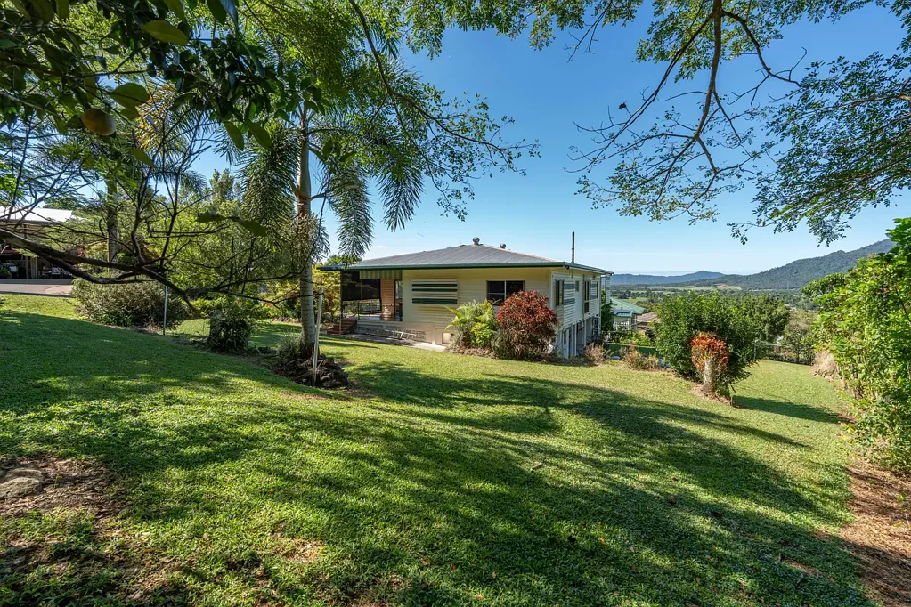 Tully 5房  Elevated Family Living with Stunning Valley Views !!