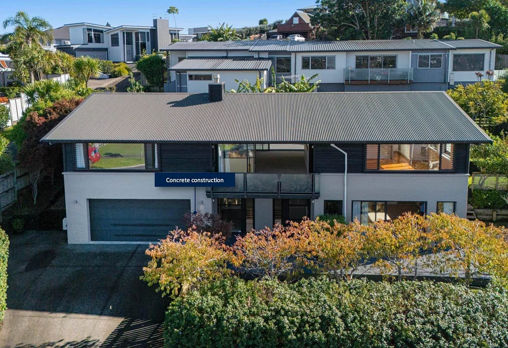 Modern and spacious home in Orewa