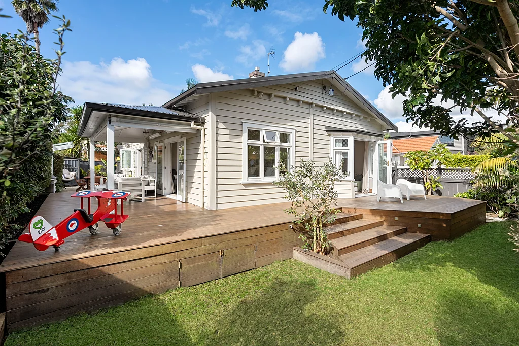 24 Queensway, Three Kings, Auckland City, Auckland