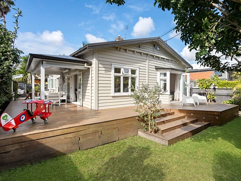 24 Queensway, Three Kings, Auckland City, Auckland