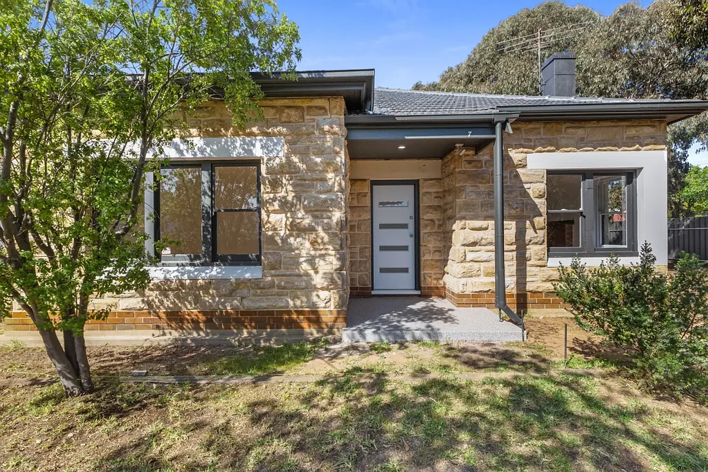 Convenient Living Between the City and the Coast