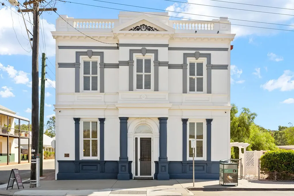 Spacious 5/6 Bedroom Heritage Home, Perfect for Large Families!