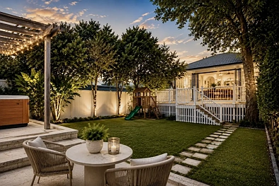 East Brisbane 3 Slaapkamer A Rare Elevated & Renovated Residence with Sweeping City Views