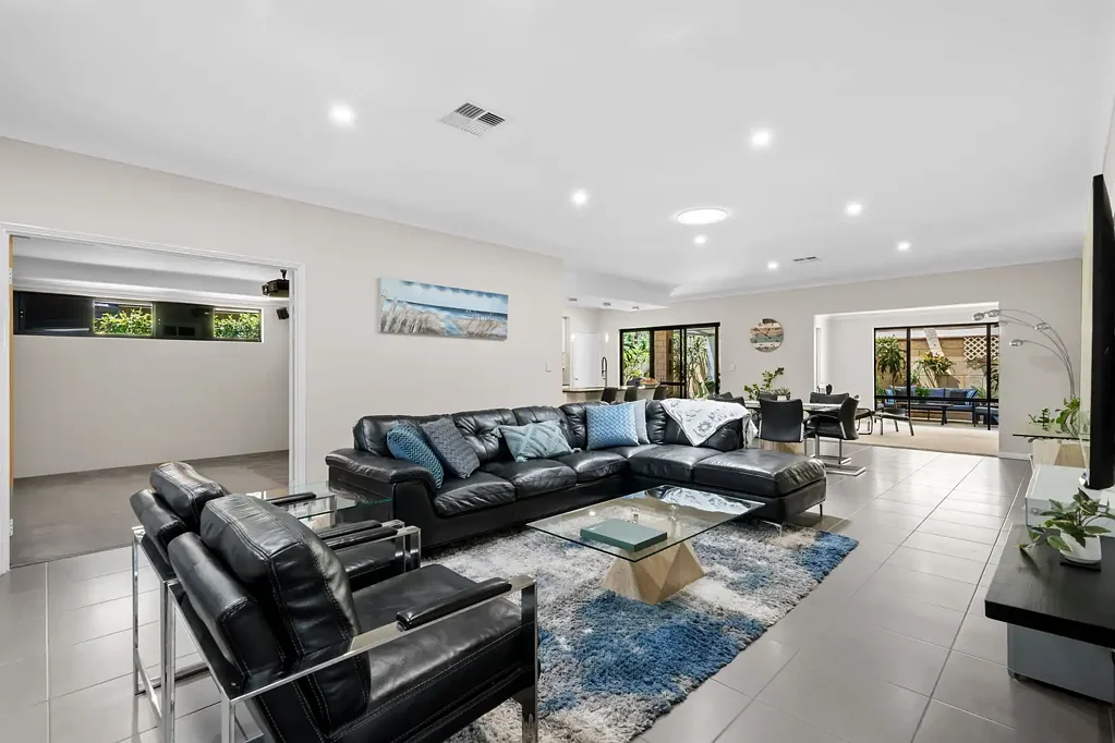 20 Victor Drive, Madora Bay, WA 6210