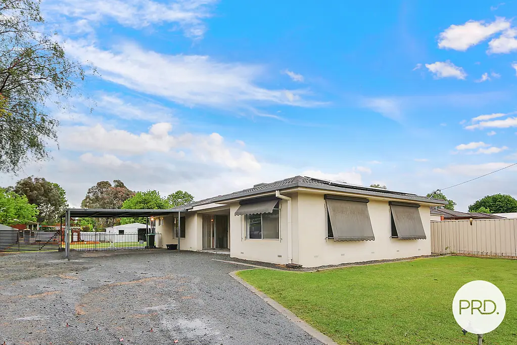 14 Russell Street, Howlong, NSW 2643