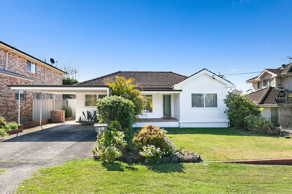 Caringbah South 3ਬੈੱਡਰੂਮ SINGLE LEVEL FAMILY HOME WITH DEVELOPMENT POTENTIAL (STCA)