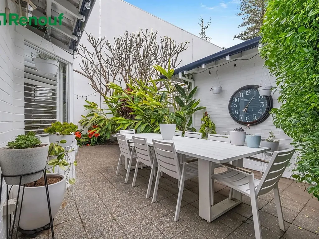 Cottesloe 2Kwarto Immaculate Single level Villa in Prime location. Move in with nothing to do!