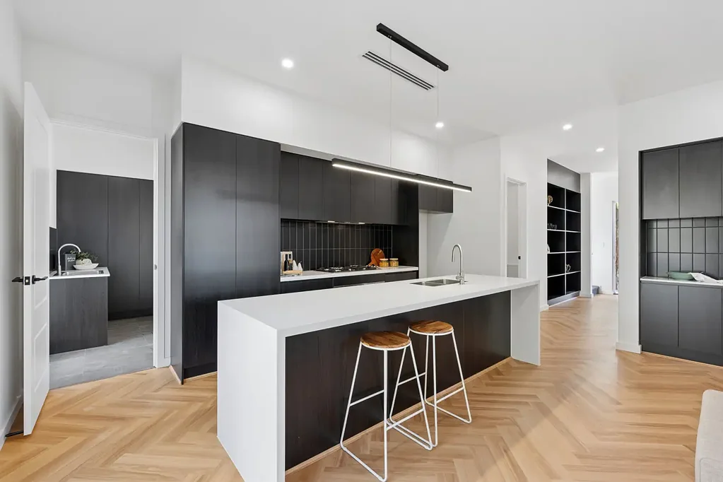 Parkside 4Zimmer Stylish new modern home with a high end feel.
Overlooking a park.