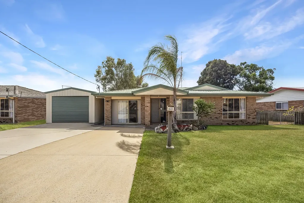 Clinton 4房  SOLID BRICK HOME, SIDE ACCESS, SPACIOUS BACKYARD!