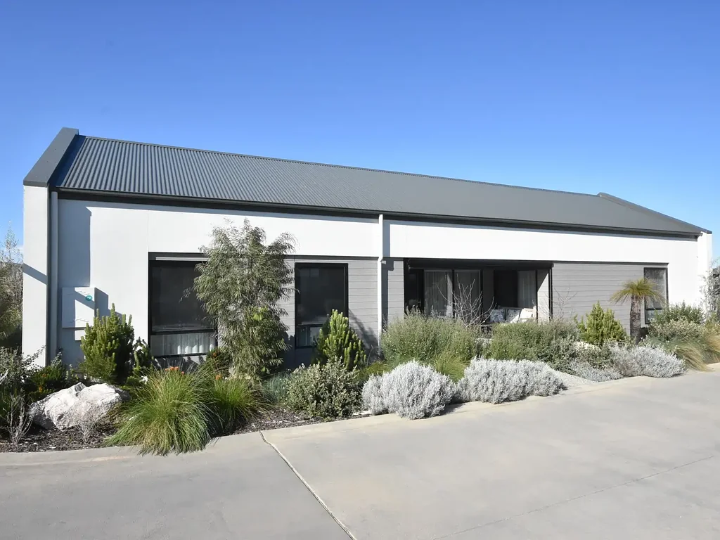 Paynesville 3 Slaapkamer Luxury 3-Bedroom Home – Save $100,000 Compared to Buying New at Palm Lake Resort Paynesville