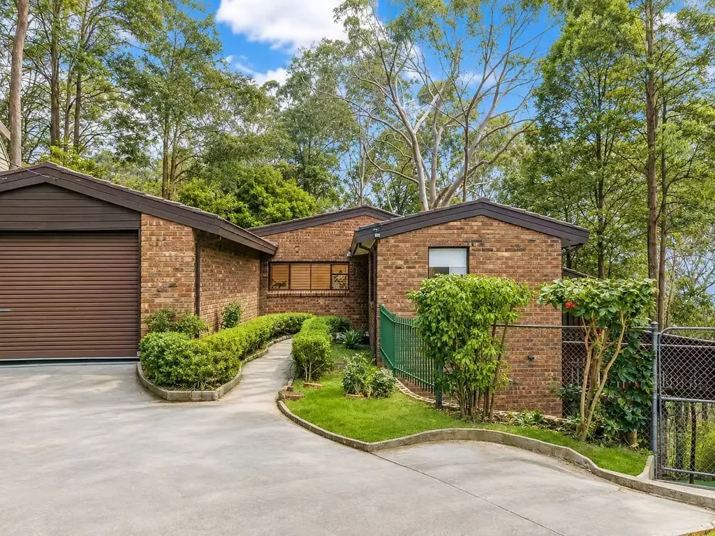 Hornsby 5chambre Resort-Style Family Living with Private Tennis Court