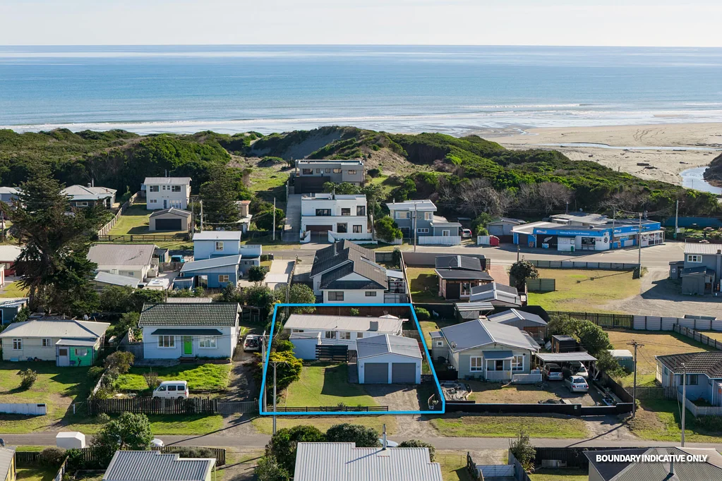 Himatangi Beach 2部屋 Practical Coastal Charm with Utility Space